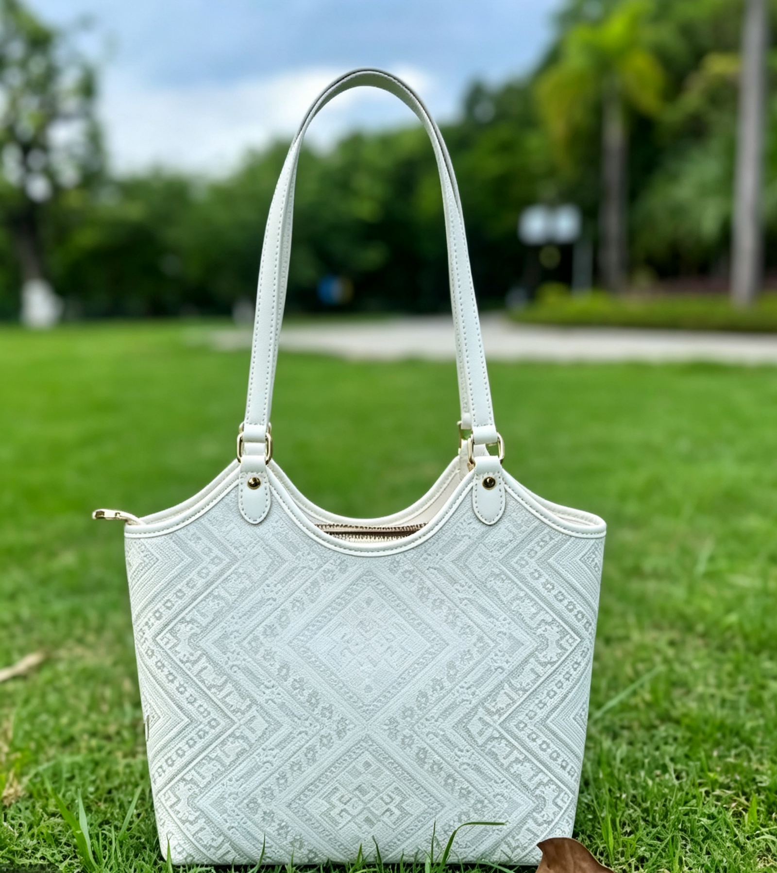 Scalloped Medium Tote Bag - Image 1
