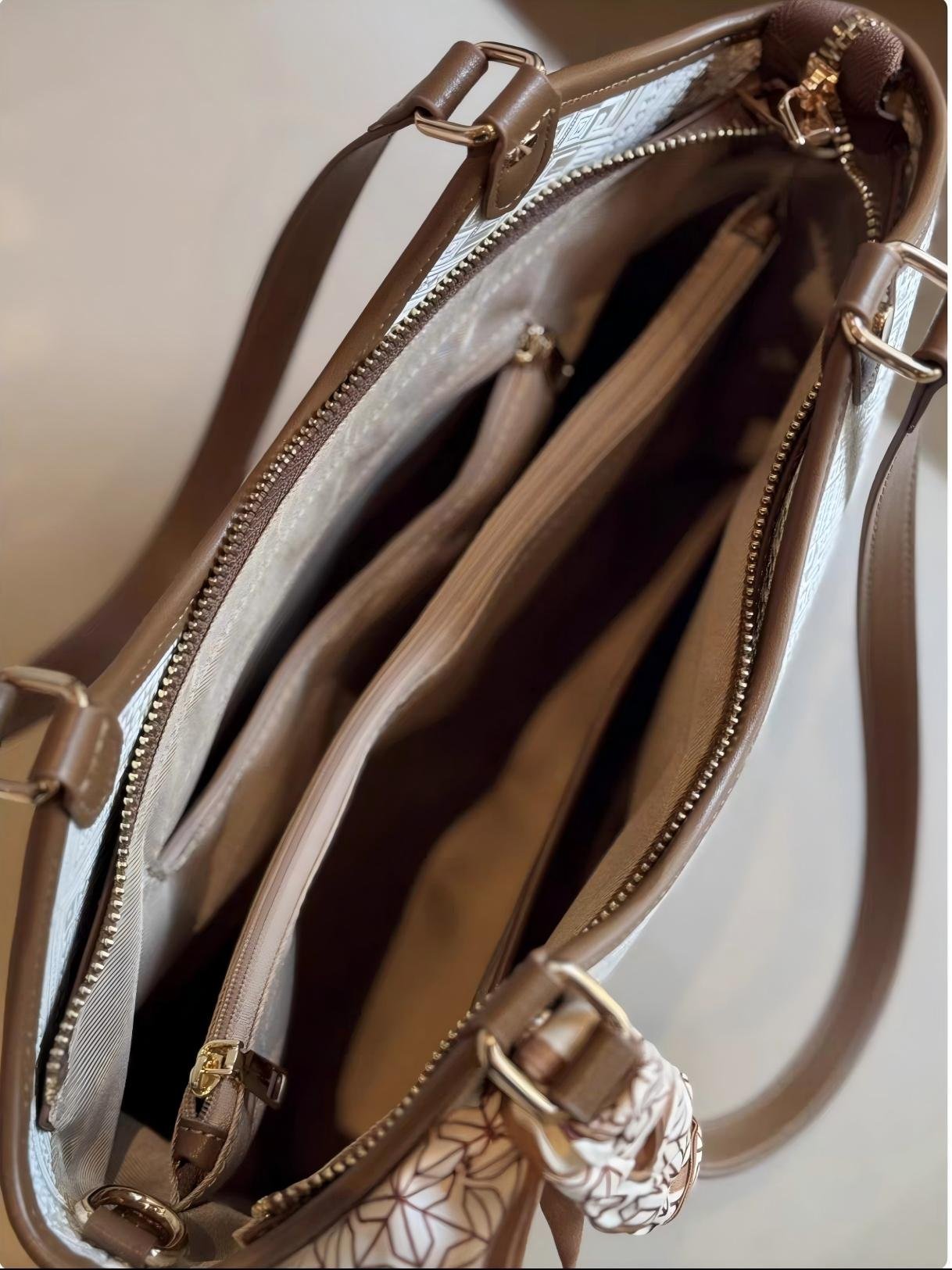 Scalloped Medium Tote Bag - Image 6