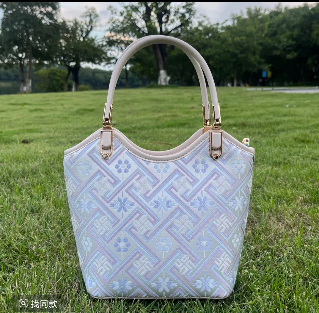 Zhuang Brocade Basket Tote Bag - White
